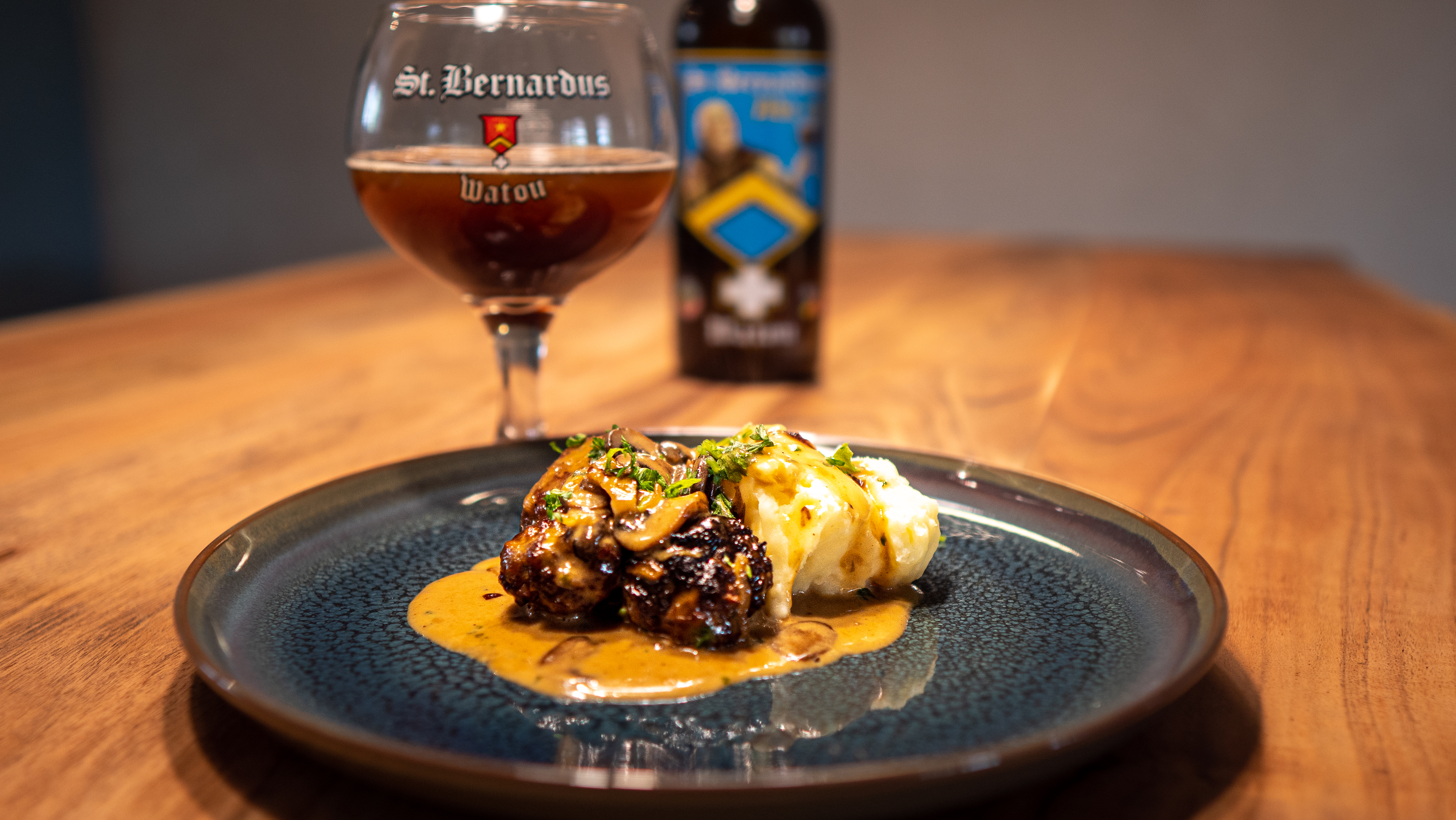 Fleischbällchen in Rahmsauce mit Abt 12